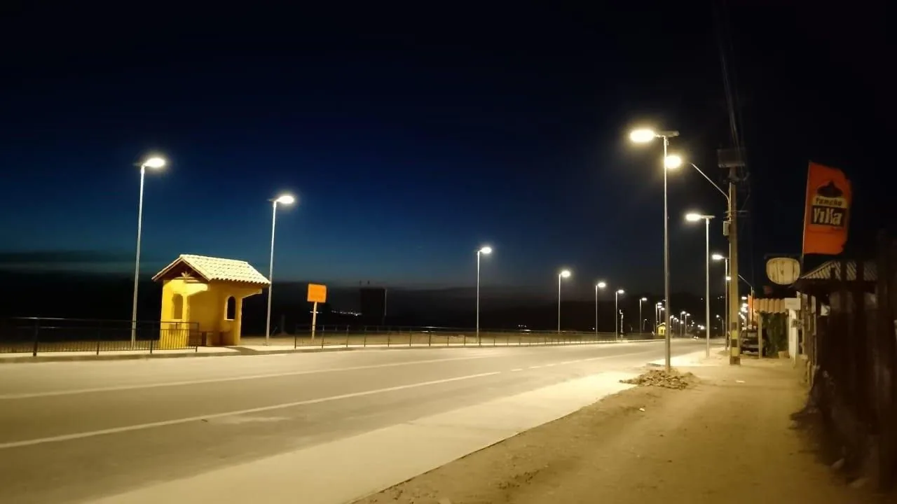 Solar luminaire installed in the northern desert