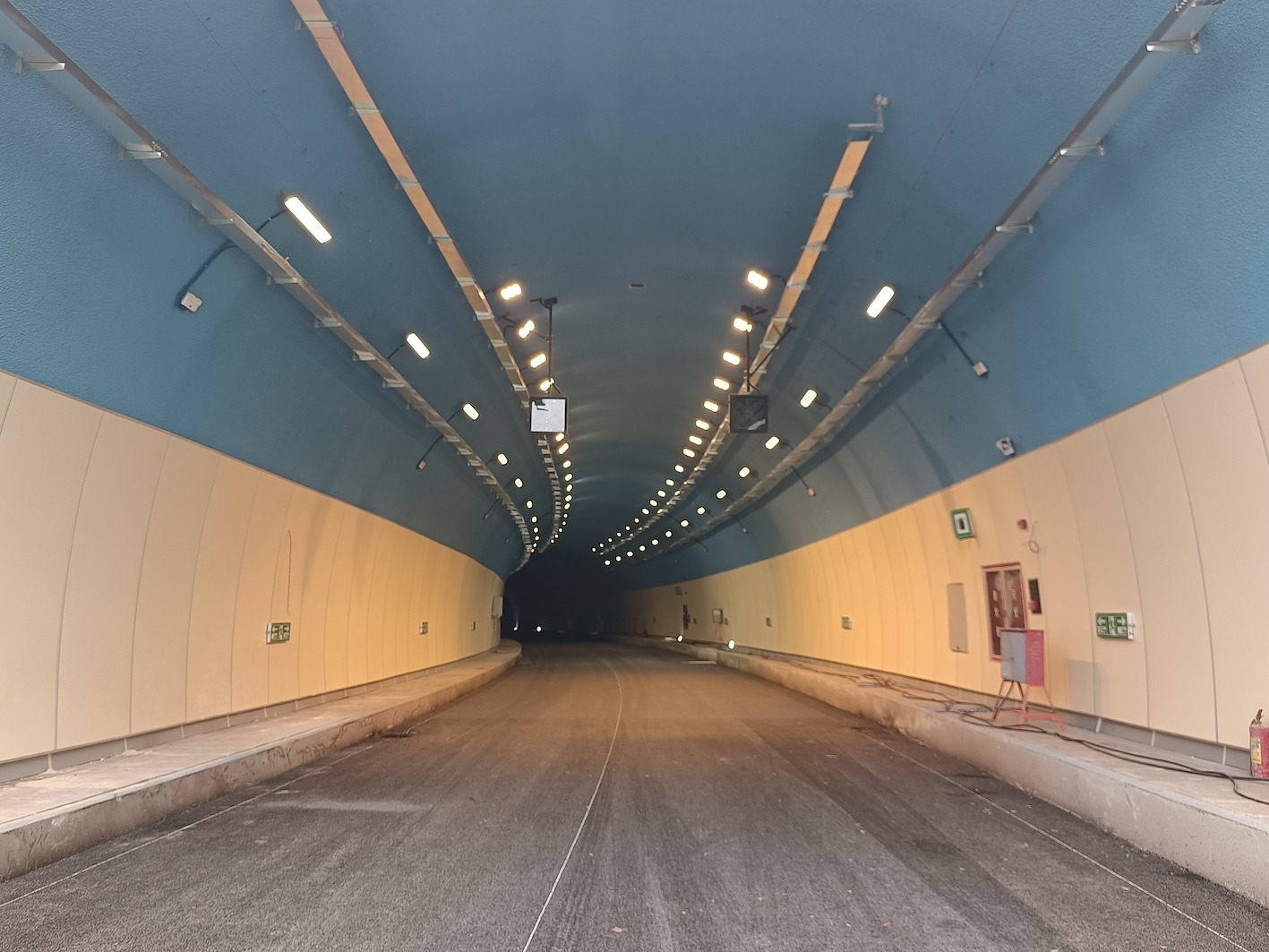 Linea lampara para tunel