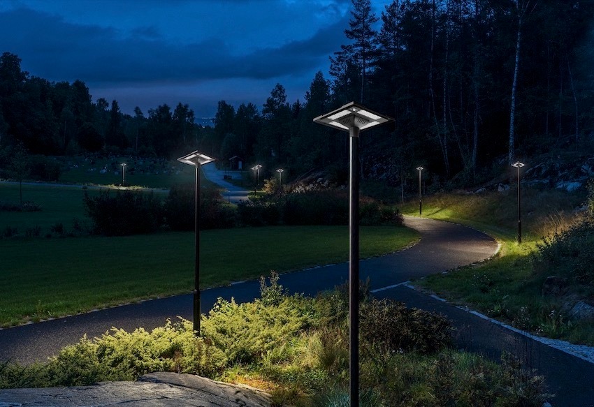 Outdoor Solar Powered LED Garden Lighting